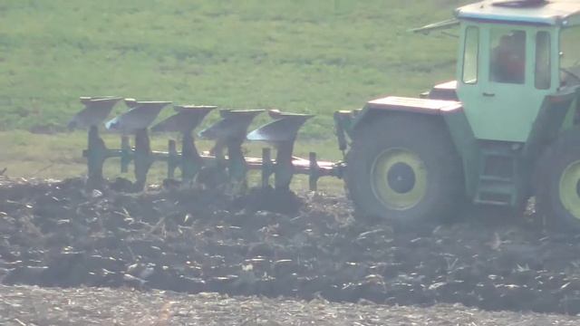 Tractor Mercedes Benz la arat смотреть онлайн