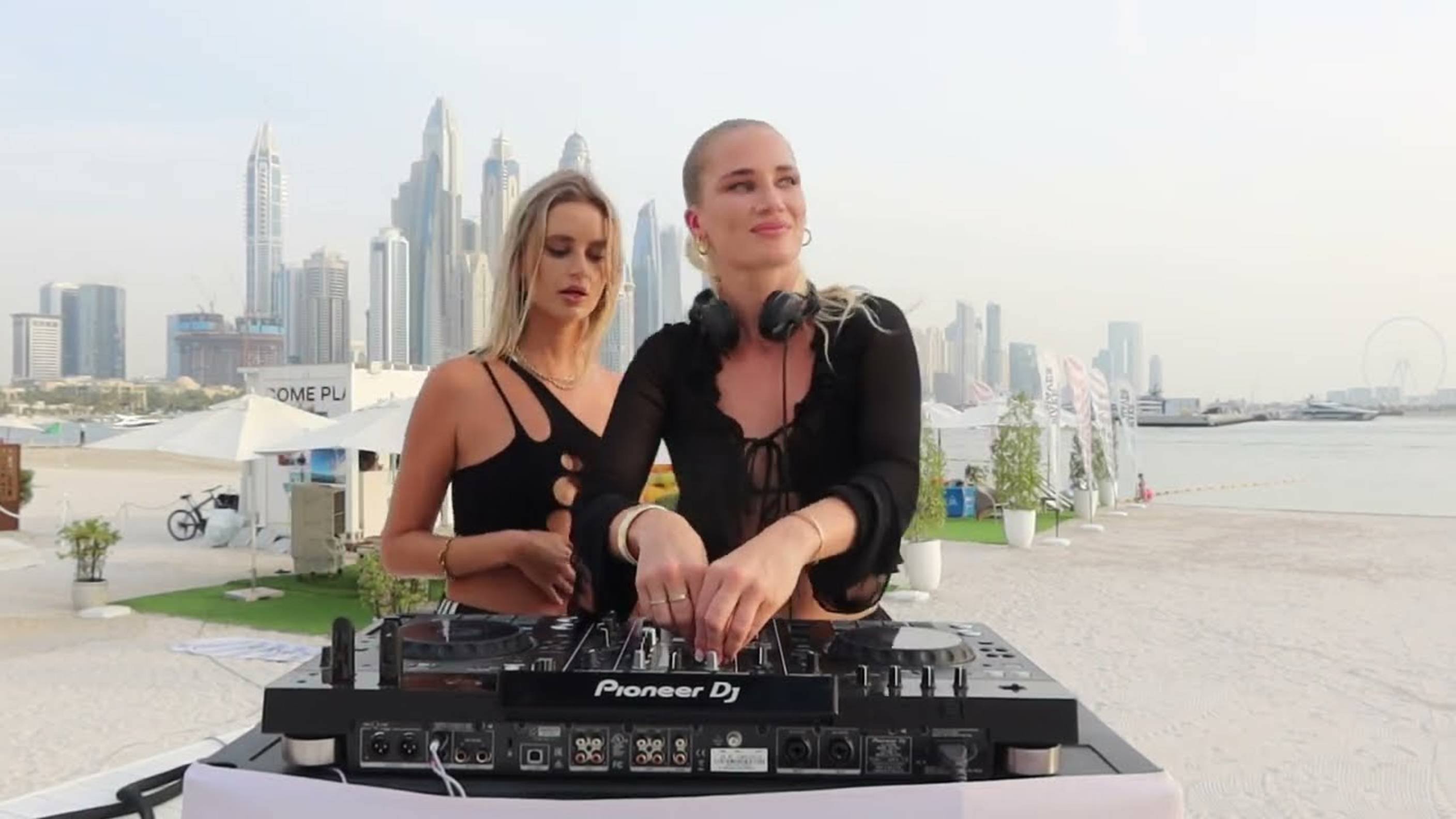Tori Levett B2B Tina Tonic | Afro House Set in Dubai смотреть онлайн