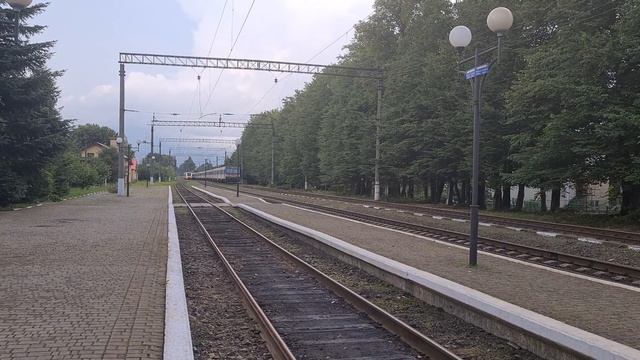 ДИЗЕЛЬ-ПОЕЗД ДПКР3-001 С ПРИВЕТЛИВОЙ ЛОКОМОТИВНОЙ БРИГАДОЙ ТИФОН ГУДОК ГРОМКИЙ ЛЬВОВ-КОЛОМЫЯ смотреть онлайн