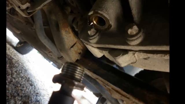 Dacia Logan -- Schimb ulei cutie de viteze смотреть онлайн