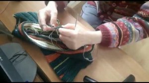 Вяжем свитер из остатков.