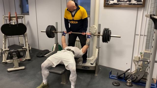 МОЩНЫЙ ЖИМ ОТ МЕНСФИЗИКА+СИЛОВАЯ СОБ.ВЕС 80кг #fitness #жимлёжа #mensphysique #bodybuilding #gym смотреть онлайн