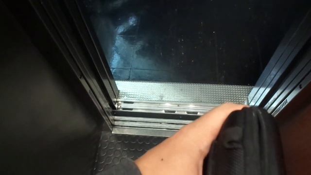 Old 1961 KONE (mod in 2015) Tr. Elevator @ Brahenkatu 12, Kajaani, Finland смотреть онлайн