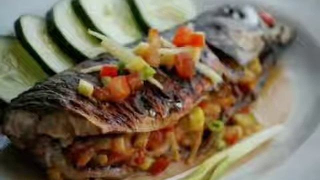 Скумбрия, запечённая с овощами рецепт приготування в описах