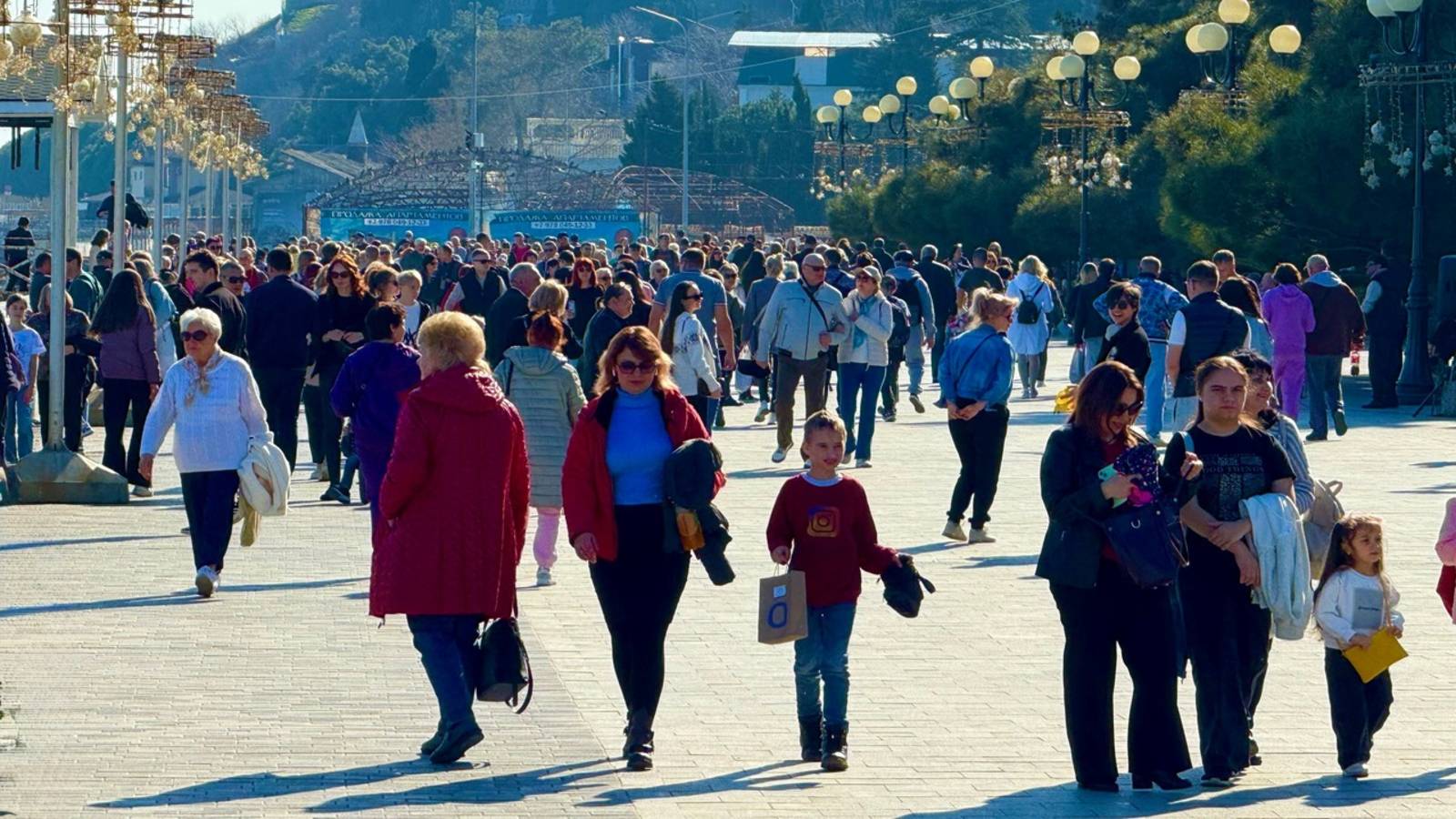 Алушта трещит по швам! Чёрное море сегодня. Что ждёт туристов летом 2025? смотреть онлайн