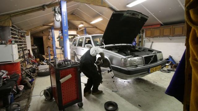 How To Lift a Volvo 940 5 Inches! - LucaCarMods.com смотреть онлайн