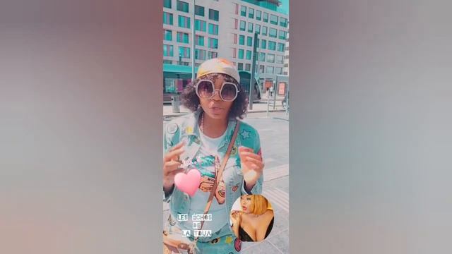 Coco LaGo lance le challenge mini jupe et met Flore de Lille au défi! regardons смотреть онлайн