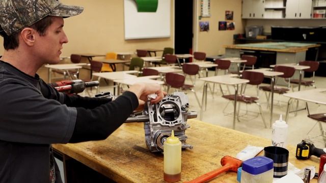12 Honda GXV 530 Cylinder Jug Reassembly смотреть онлайн