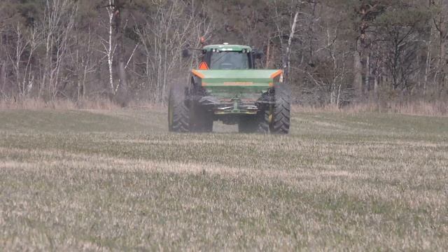 4K/John Deere 6155M Sprider Gödning På En Vall I Fardhem 6 April 2019