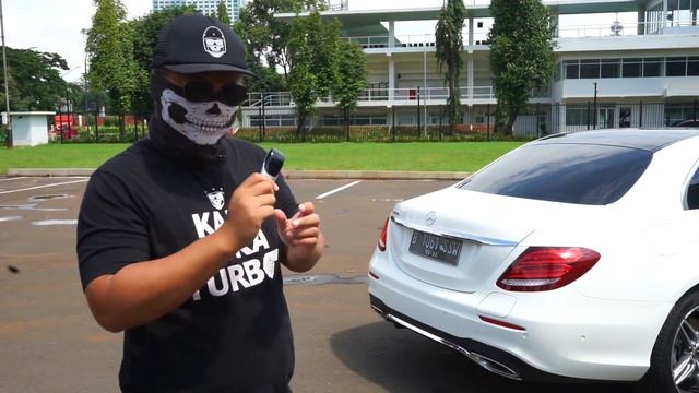 Mercedes-Benz E300e Plug-in Hybrid Review Indonesia смотреть онлайн