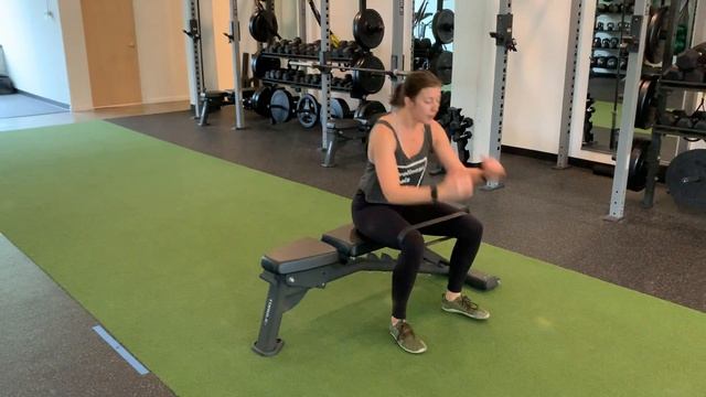 Banded seated jumps смотреть онлайн