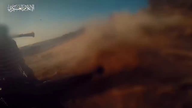 ХАМАС публикует кадры работы диверсионных мобильных групп - охотников за бронетехникой ЦАХАЛ ⬇️ смотреть онлайн