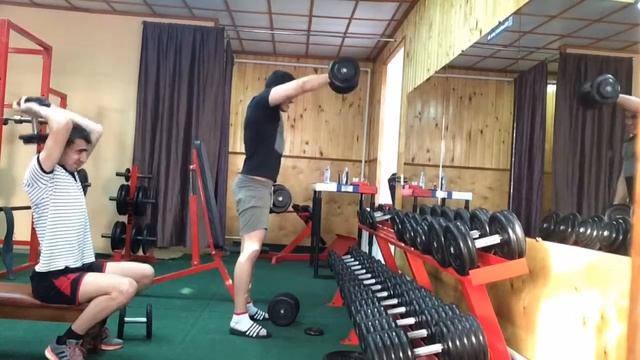 Качаем плечи💪🏻не плохо прокачался😉 смотреть онлайн