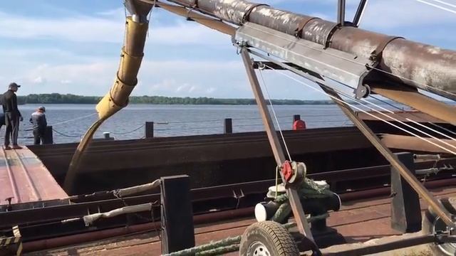 Погрузка баржи Зернопогрузчиком 