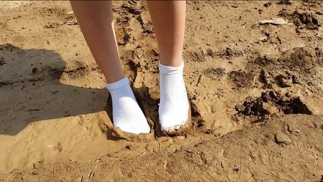 Dirty white socks outdoor wet and muddy, socks in mud, messy socks, dirty socks (# 194) смотреть онлайн