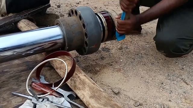 This young mechanic is amazing in repairing hydraulic cylinders @MECHANICLIFEVLOGS смотреть онлайн