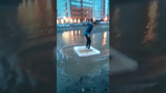 Плаваем не пенопласте в лужэ часть 1 смотреть онлайн
