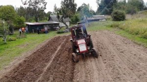 Трактор Т25 - пахота плугом 2-х корпусным