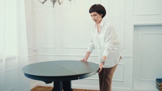 Круглый стол с керамической столешницей Леон и стулья Лотт смотреть онлайн