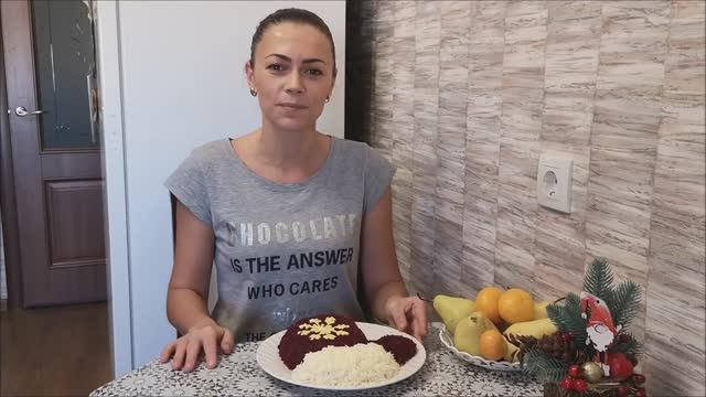 САЛАТ из СВЕКЛЫ и СЕЛЕДКИ ВАРЕЖКА Деда Мороза Салат на новогодний стол Салат на Новый Год смотреть онлайн