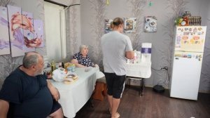 Получил пенсию заехал в продуктовый магазин показываю какие продукты я купил