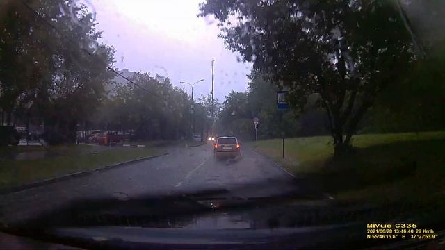 Москва, 28 июня. Ливень от первого лица! смотреть онлайн