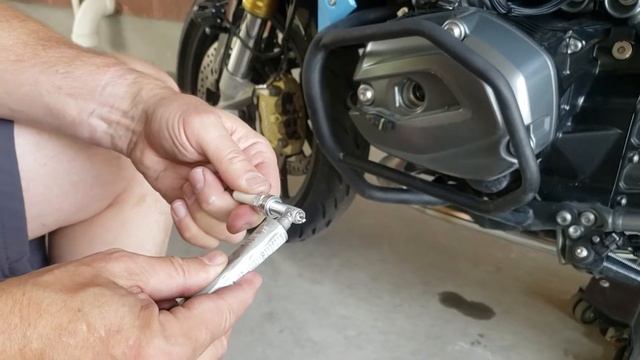 BMW R1200 (R/RS/RT) Wethead Spark Plug Change