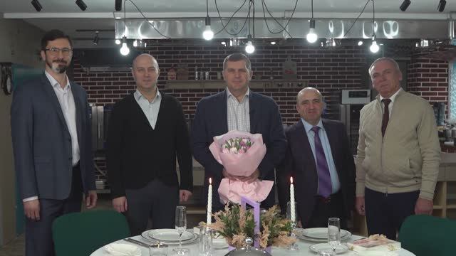 Ректорат АГУ поздравил женщин с 8 марта смотреть онлайн