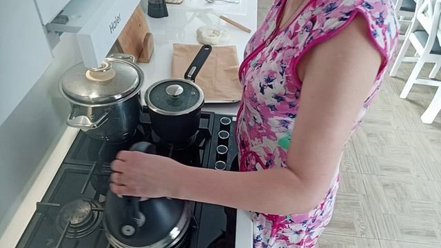 Вспомнила про круглую дату / Из праздничного был только салат/ смотреть онлайн