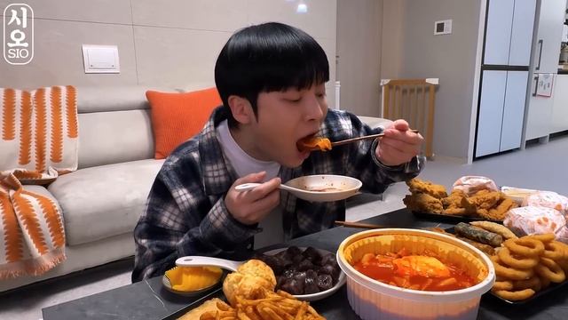 ASMR MUKBANG| 응급실 떡볶이 양념치킨 어니언링 먹방 & 레시피 FRIED CHICKEN AND Tteokbokki EATING