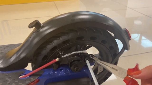 Mobil Urban Elektrikli Scooterda Fren Ayarı Nasıl Yapılır? смотреть онлайн