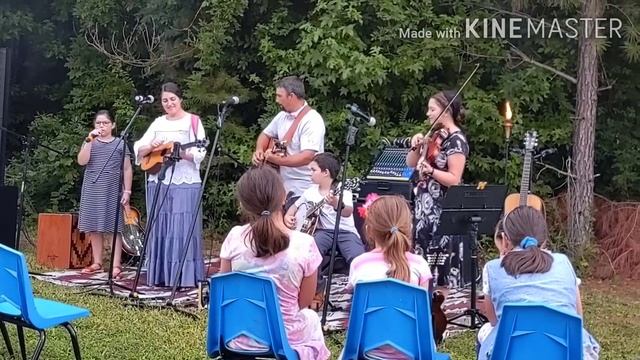 The Johnson Bentley Band " He Holds Me In His Hand" смотреть онлайн