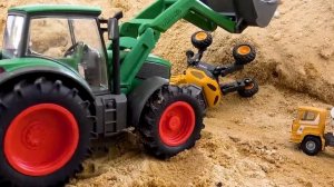 Забавная история про спасательные машинки - трактор экскаватор - BIBO и Игрушки