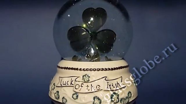 Снежный шар "Ирландский трилистник" / Glassglobe.ru / смотреть онлайн