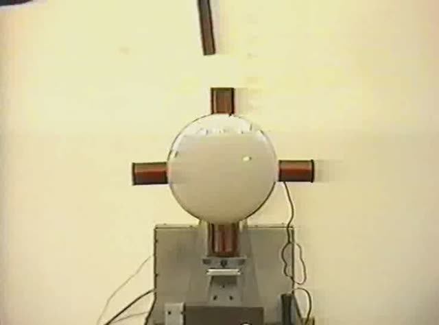 Физика. Опыты. Электричество и магнетизм. Движение зарядов в магнитном поле. Ток в вакууме смотреть онлайн