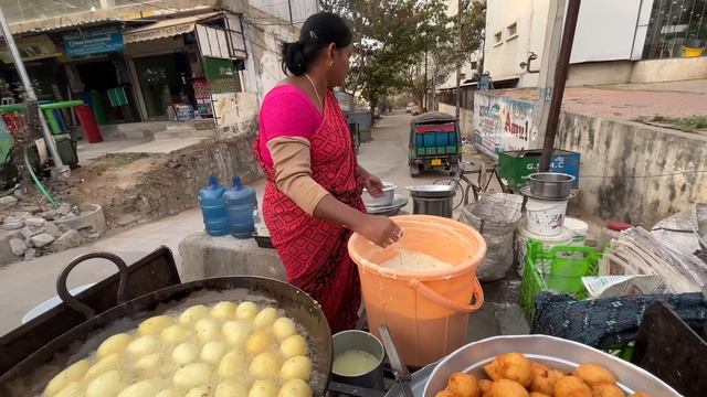 Рашмика подает блюда из баджи в Мангалоре ｜ индийская уличная еда смотреть онлайн