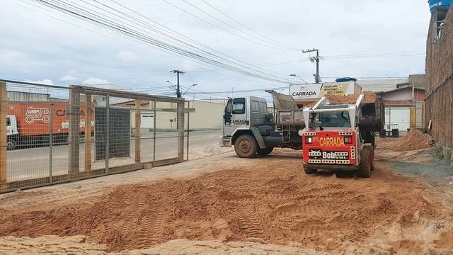 Quanto custa carregar 6m³ de areia com minicarregadeira? leia a descrição do video смотреть онлайн