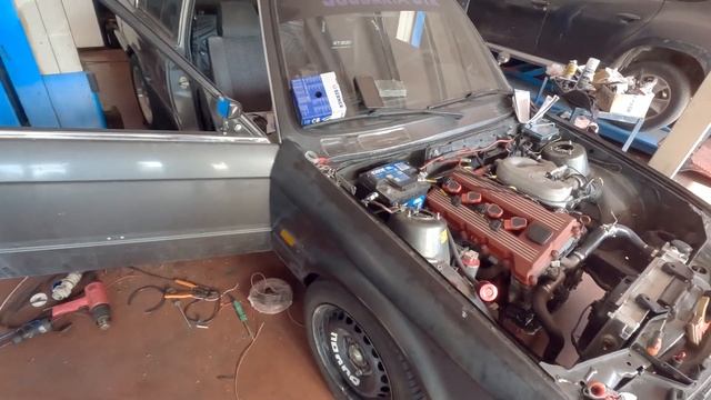 Cablaggio nuovo e ECU riprogrammabile sul BMW E30 1.8is смотреть онлайн