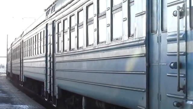 Прибытие электрички на Новоселовку - Electric train on Novoselivka смотреть онлайн