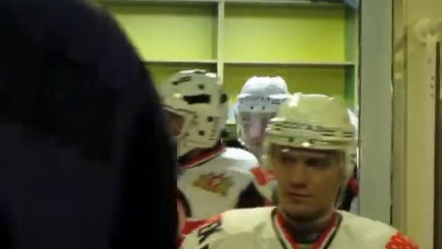 Автомобилист выходит на лед. Sports.ru смотреть онлайн