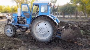 Работа с ковшом на тракторе Т-40.Удобрения огорода.Трактор Т-40 в деле