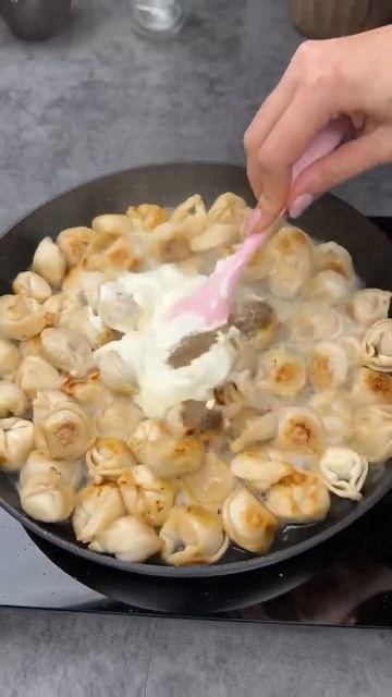 Как пожарить пельмени на сковороде, чтобы было вкусно #shorts смотреть онлайн