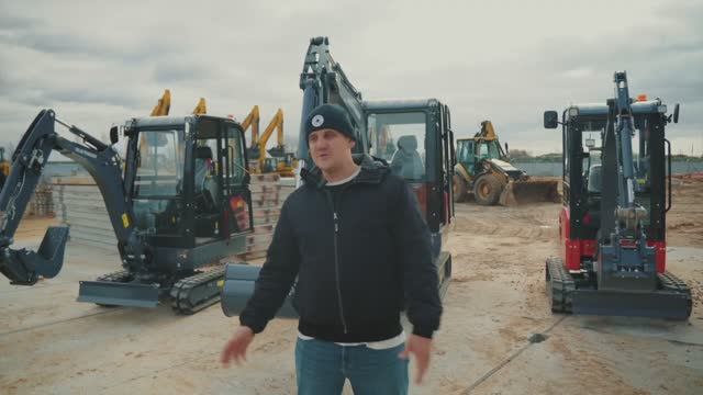Как выбрать мини-экскаватор для бизнеса смотреть онлайн