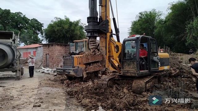 GM 50 Mini Rotary Drilling Rig Foundation Drilling Rig pile foundation смотреть онлайн