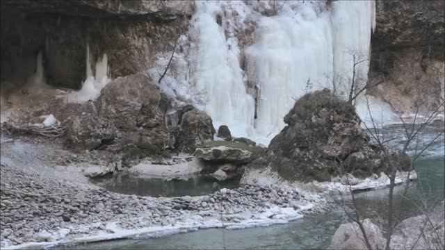 ЧЕГЕМСКИЕ ВОДОПАДЫ (2) смотреть онлайн