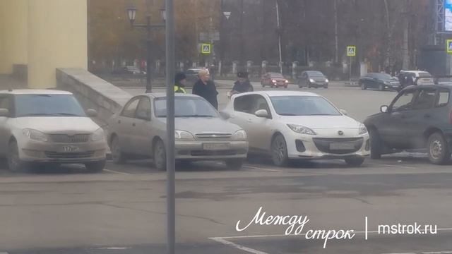 Заместителя Сергея Носова оштрафовали прямо у здания мэрии за неправильную парковку смотреть онлайн