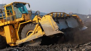 На предприятие «Русского Угля» в Хакасии поступил новый колесный бульдозер