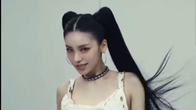 YEJI "Air" M/V смотреть онлайн