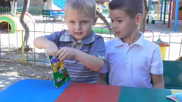 Свинка Пеппа Пиг Пакетики с Игрушками Сюрпризы открываем игрушки Peppa Pig surprise blind bags toys смотреть онлайн