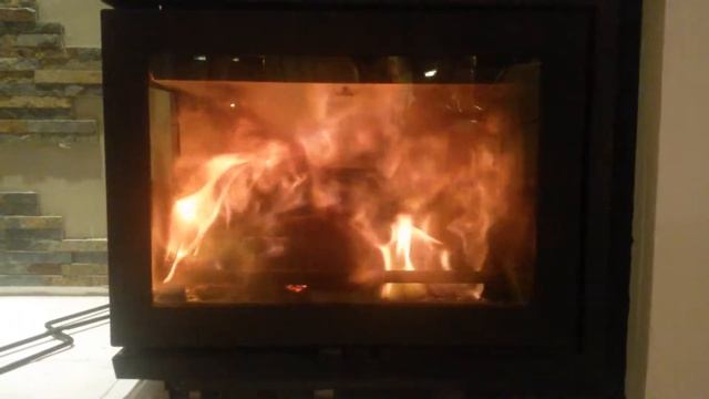 Jotul I520 ogień przy zamkniętym dolocie смотреть онлайн
